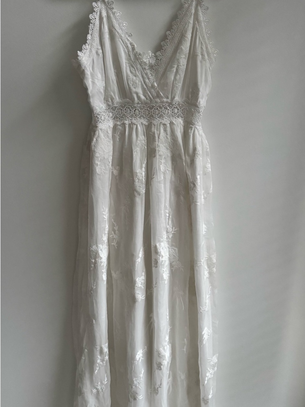 V-Neck White Lace Maxi Wedding Dress with Floral Waistband